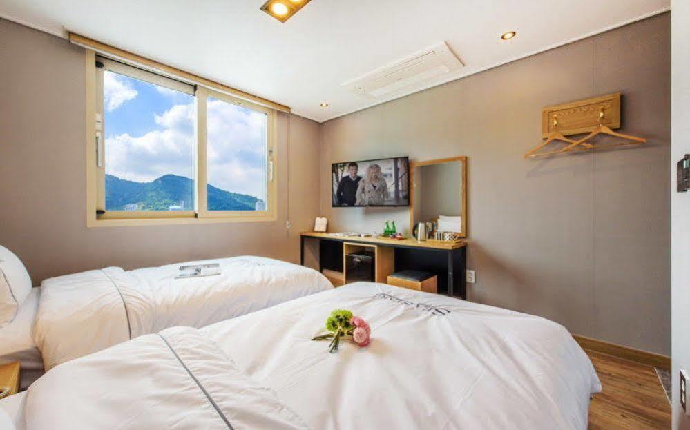 Sea Star Hostel Yeosu Zewnętrze zdjęcie